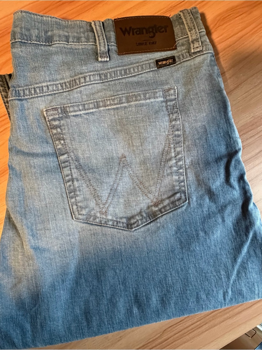 Wrangler Men’s Light Blue Relaxed Jeans